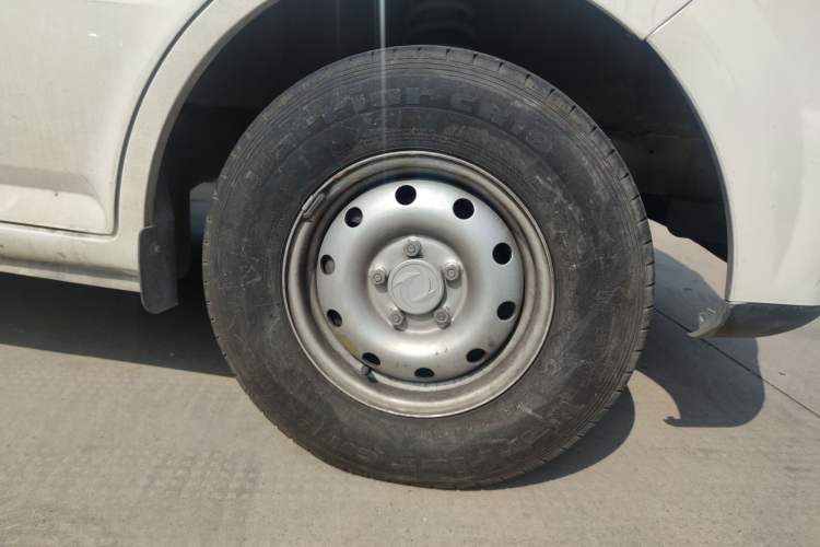 Used Dongfeng Yufeng EM27 2024 EM27L Henan Lidong 41.472 kWh Right Front Wheel Hub