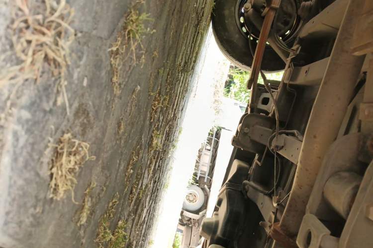 Used Dongfeng Yufeng EM27  Chassis Rear Right