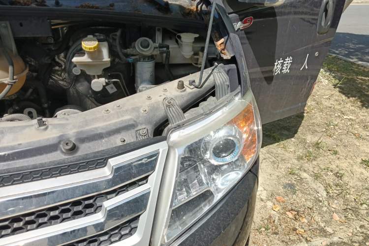 Used Dongfeng Yufeng EM27  Engine Bay Left