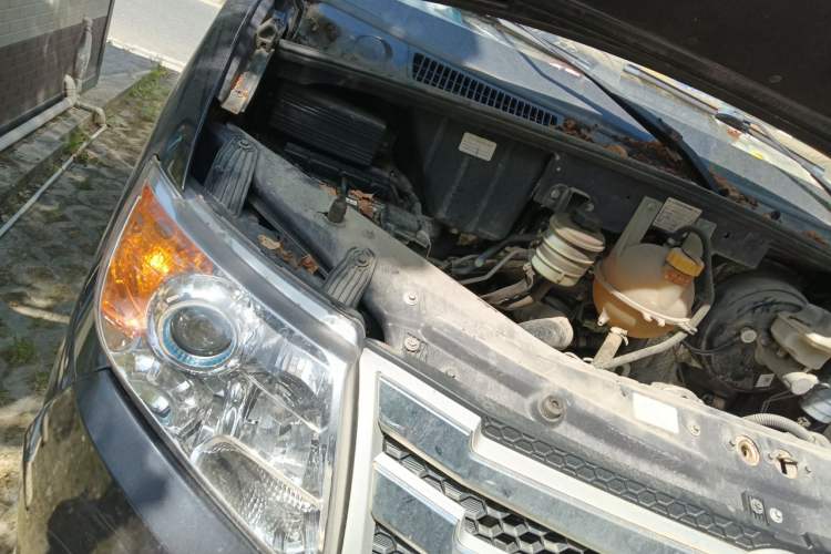 Used Dongfeng Yufeng EM27  Engine Bay Right