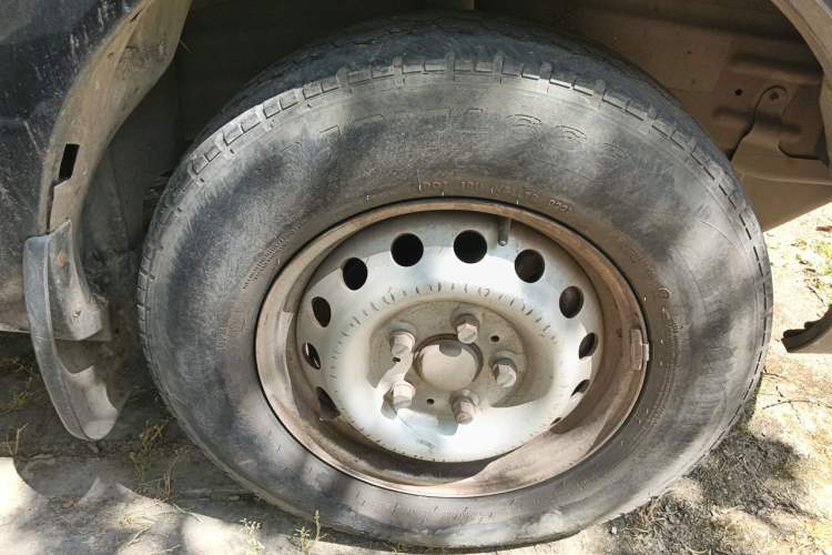 Used Dongfeng Yufeng EM27  Right Front Wheel Hub