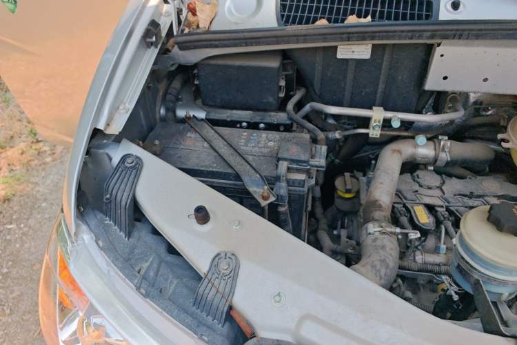 Used Dongfeng Yufeng EM27  Engine Bay Right