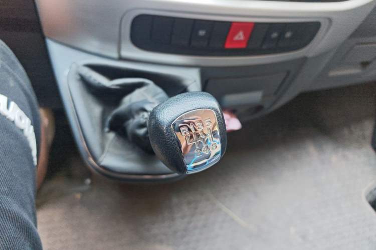 Used Dongfeng Yufeng EM27  Gear Lever