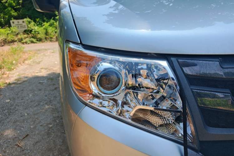 Used Dongfeng Yufeng EM27  Right Front Headlight