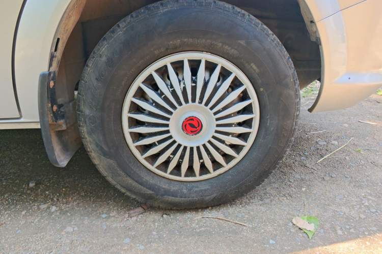Used Dongfeng Yufeng EM27  Right Front Wheel Hub