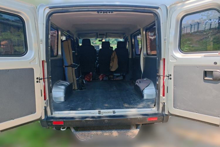 Used Dongfeng Yufeng EM27  Trunk