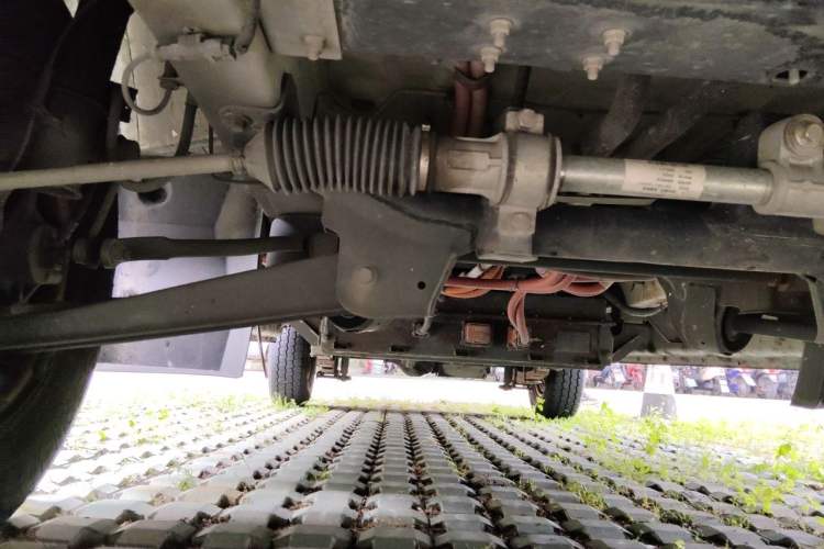 Used Dongfeng Yufeng EM27  Chassis Front
