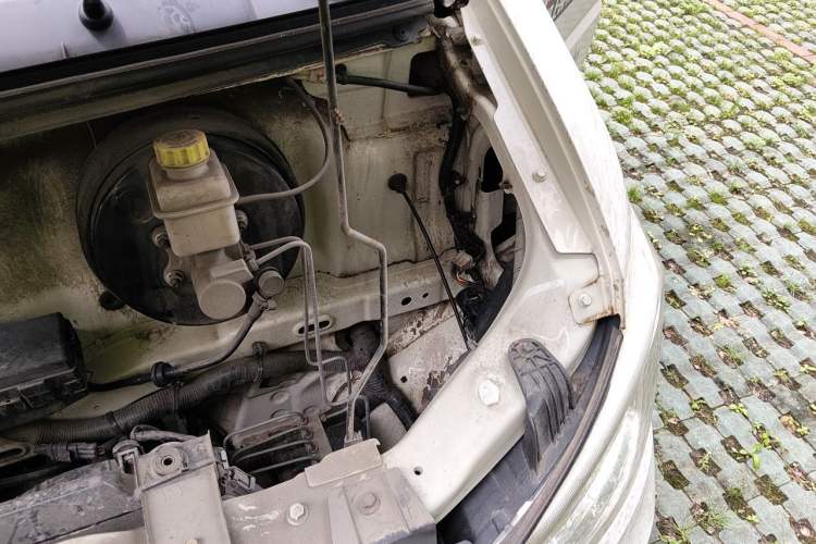 Used Dongfeng Yufeng EM27  Engine Bay Left