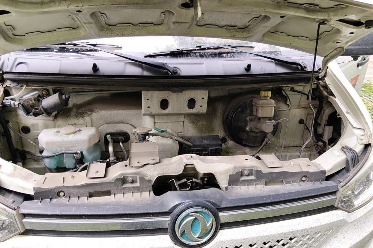 Used Dongfeng Yufeng EM27  Engine Bay