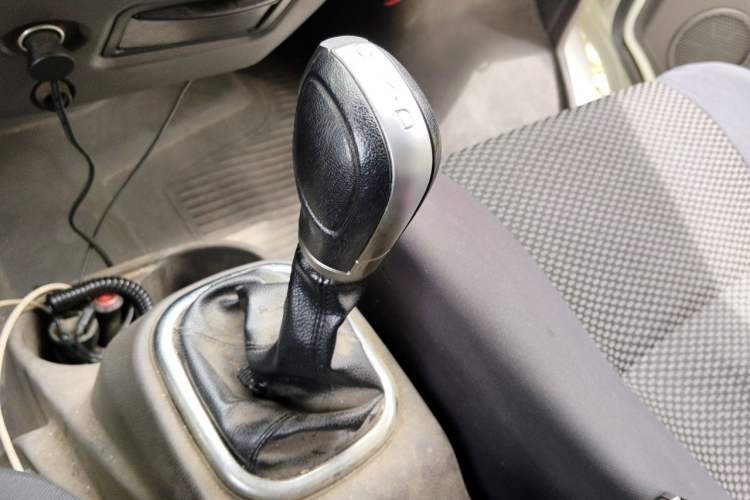 Used Dongfeng Yufeng EM27  Gear Lever