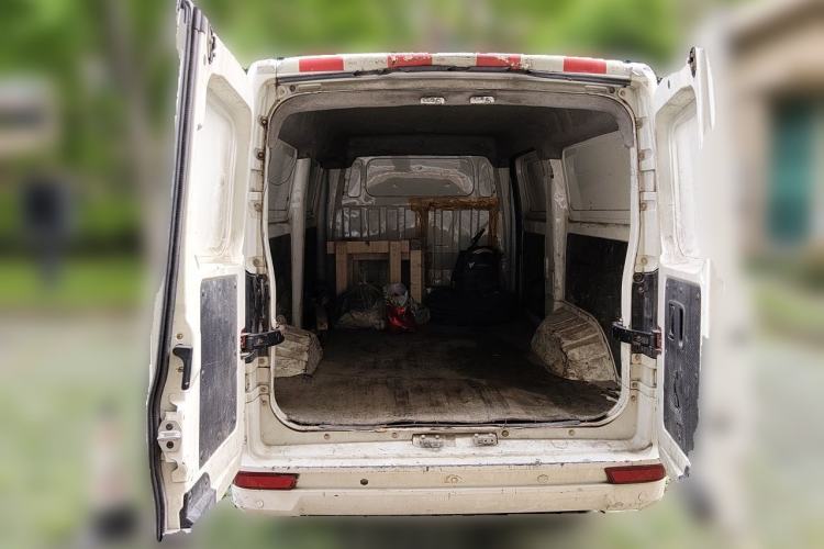 Used Dongfeng Yufeng EM27  Trunk