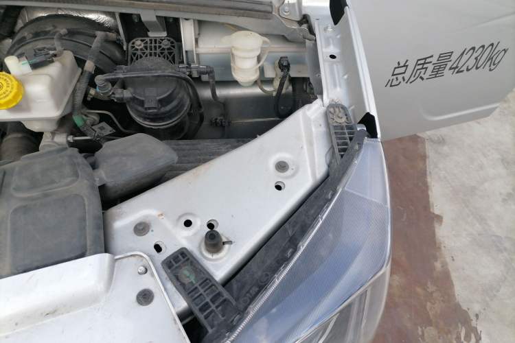 Used Dongfeng Yufeng EM27  Engine Bay Left