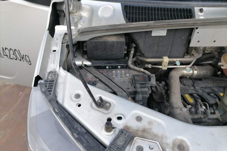 Used Dongfeng Yufeng EM27  Engine Bay Right