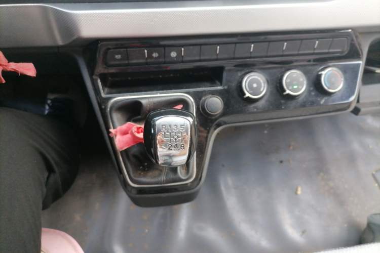 Used Dongfeng Yufeng EM27  Gear Lever