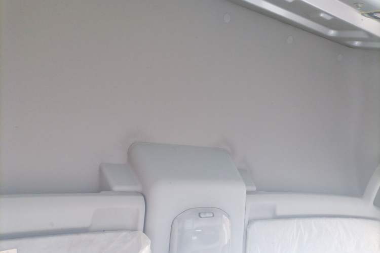 Used Dongfeng Yufeng EM27  Headliner