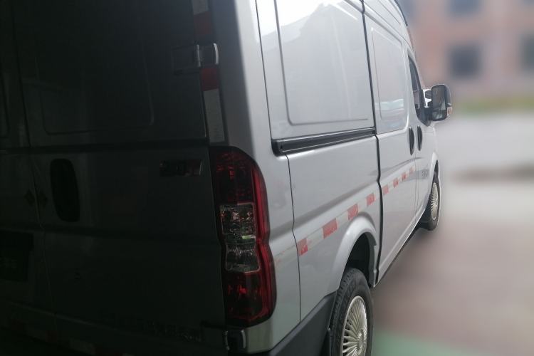 Used Dongfeng Yufeng EM27  Rear Right 45 Deg