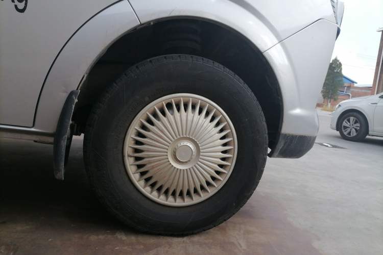 Used Dongfeng Yufeng EM27  Right Front Wheel Hub