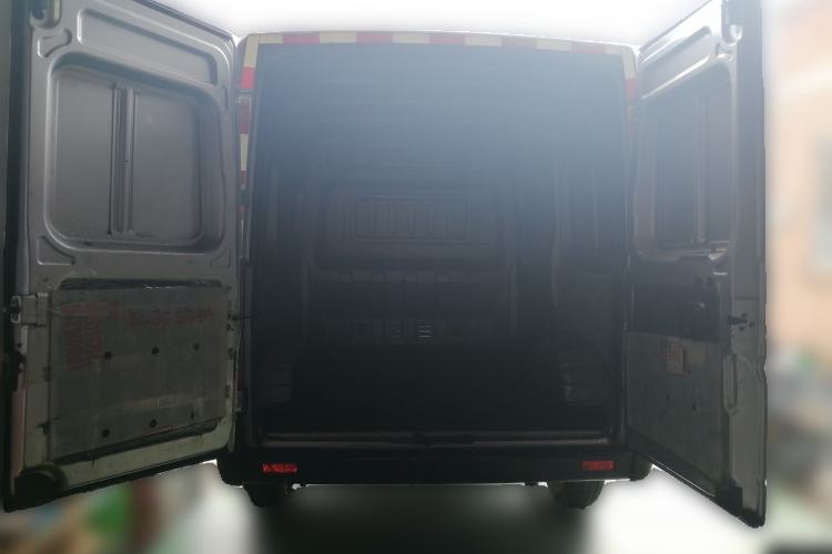 Used Dongfeng Yufeng EM27  Trunk