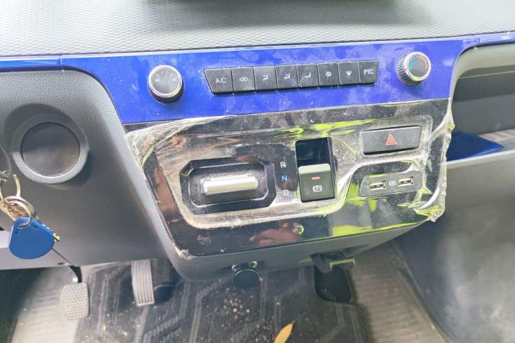 Used Dongfeng Yufeng EM27 2024 EM27L BYD CATL 41.86 kWh Audio And AC Panel