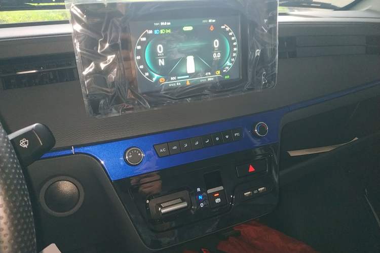 Used Dongfeng Yufeng EM27 2024 EM27L Henan Lidong 41.472 kWh Audio And AC Panel