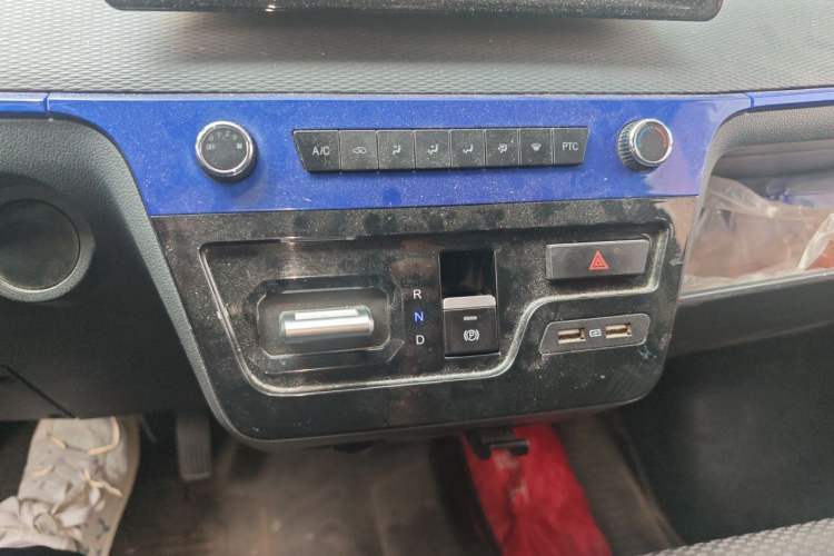 Used Dongfeng Yufeng EM27 2024 EM27 EVE Energy 41.86 kWh Audio And AC Panel