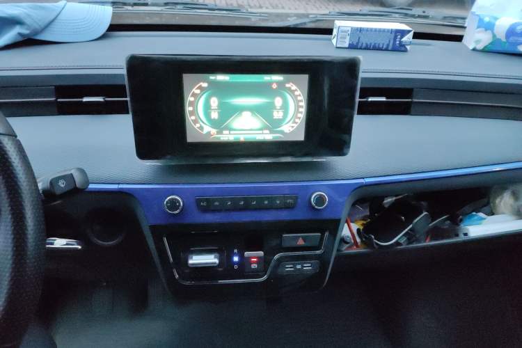 Used Dongfeng Yufeng EM27 2024 EM27L Eves Power 41.86 kWh Audio And AC Panel