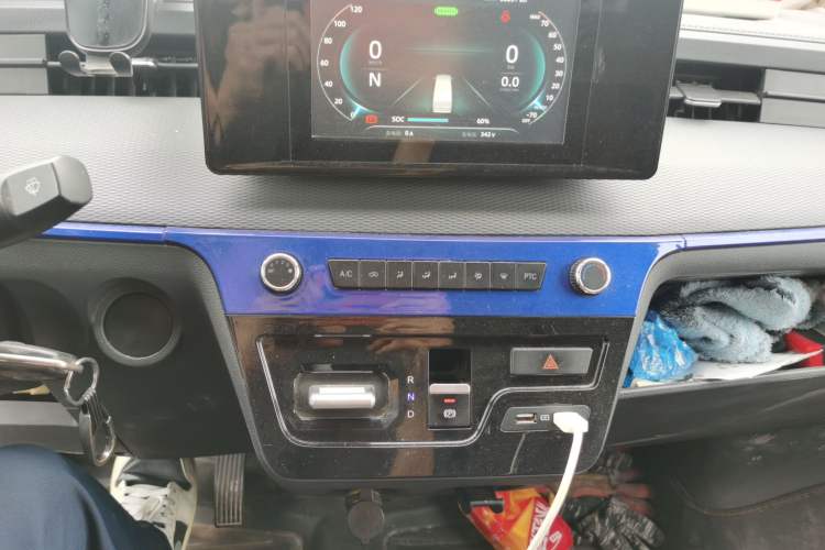 Used Dongfeng Yufeng EM27 2024 EM27 Henan Lithium Power 41.472 kWh Audio And AC Panel