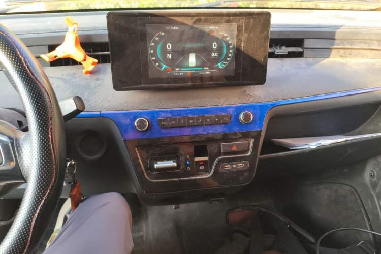 Used Dongfeng Yufeng EM27 2024 EM27L BYD CATL 41.86 kWh Audio And AC Panel