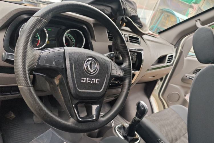 Used Dongfeng Yufeng EM27 2024 EM27 Henan Lithium Power 41.472 kWh Center Console