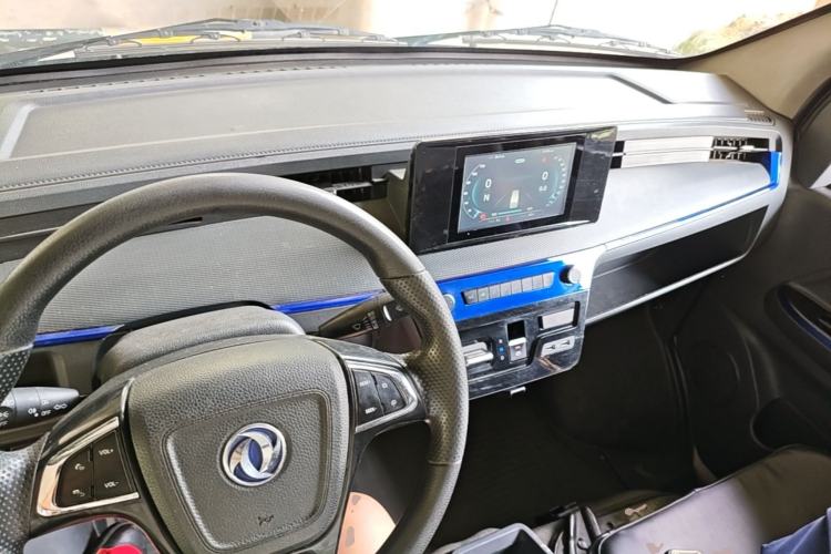 Used Dongfeng Yufeng EM27 2024 EM27 Henan Lithium Power 41.472 kWh Center Console