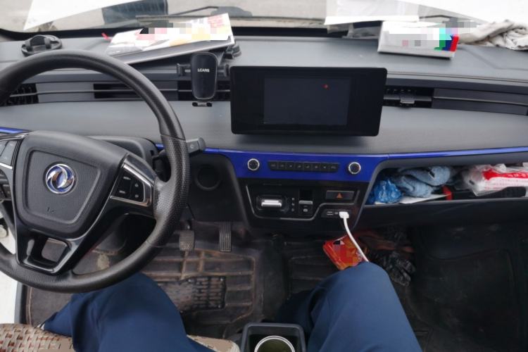 Used Dongfeng Yufeng EM27 2024 EM27 Henan Lithium Power 41.472 kWh Center Console