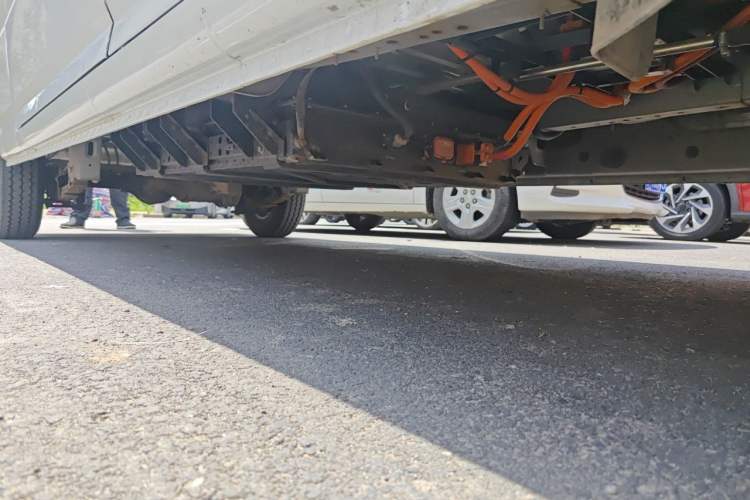 Used Dongfeng Yufeng EM27 2024 EM27 Henan Lithium Power 41.472 kWh Chassis Front Right