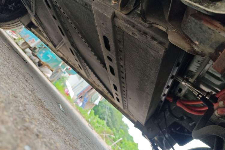 Used Dongfeng Yufeng EM27 2024 EM27 Henan Lithium Power 41.472 kWh Chassis Rear Left
