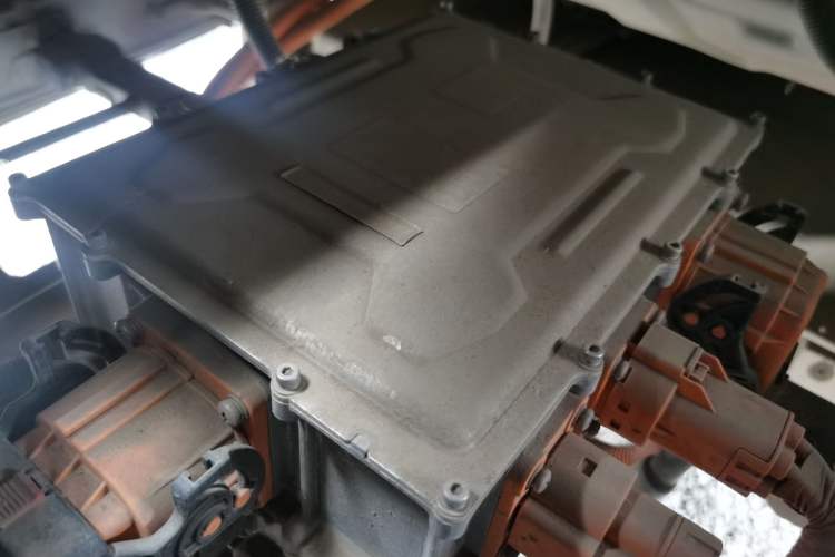 Used Dongfeng Yufeng EM27 2024 EM27 Henan Lithium Power 41.472 kWh Engine Bay Right