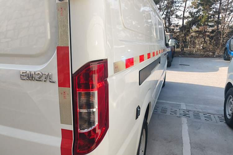 Used Dongfeng Yufeng EM27 2024 EM27L Eves Power 41.86 kWh Exterior 2