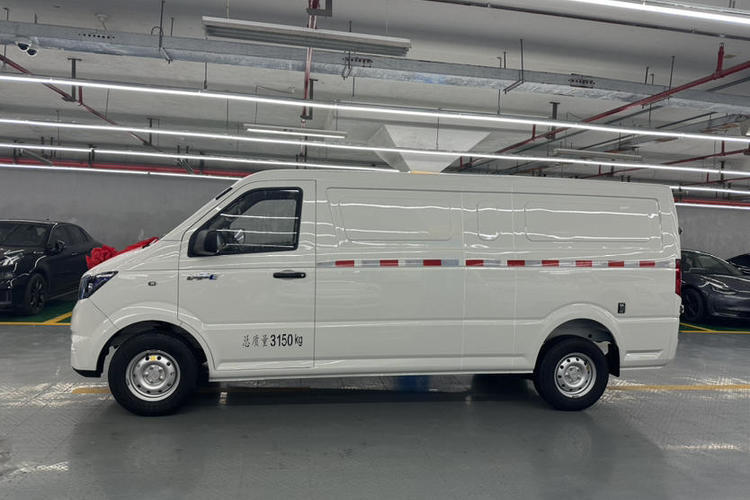 Used Dongfeng Yufeng EM27 2024 EM27 CATL 41.86 kWh Exterior 2