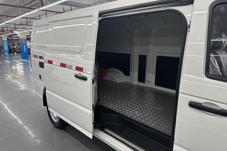 Used Dongfeng Yufeng EM27 2024 EM27 CATL 41.86 kWh Exterior 4