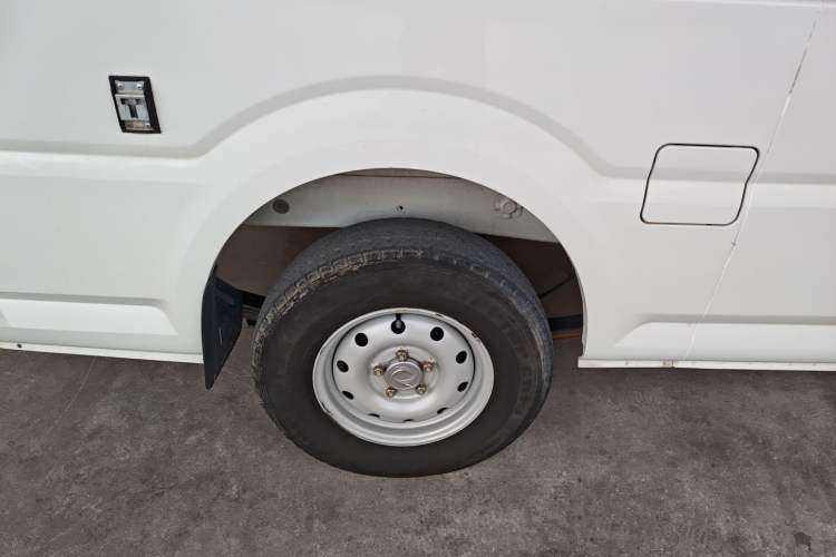 Used Dongfeng Yufeng EM27 2024 EM27L BYD CATL 41.86 kWh Exterior 5