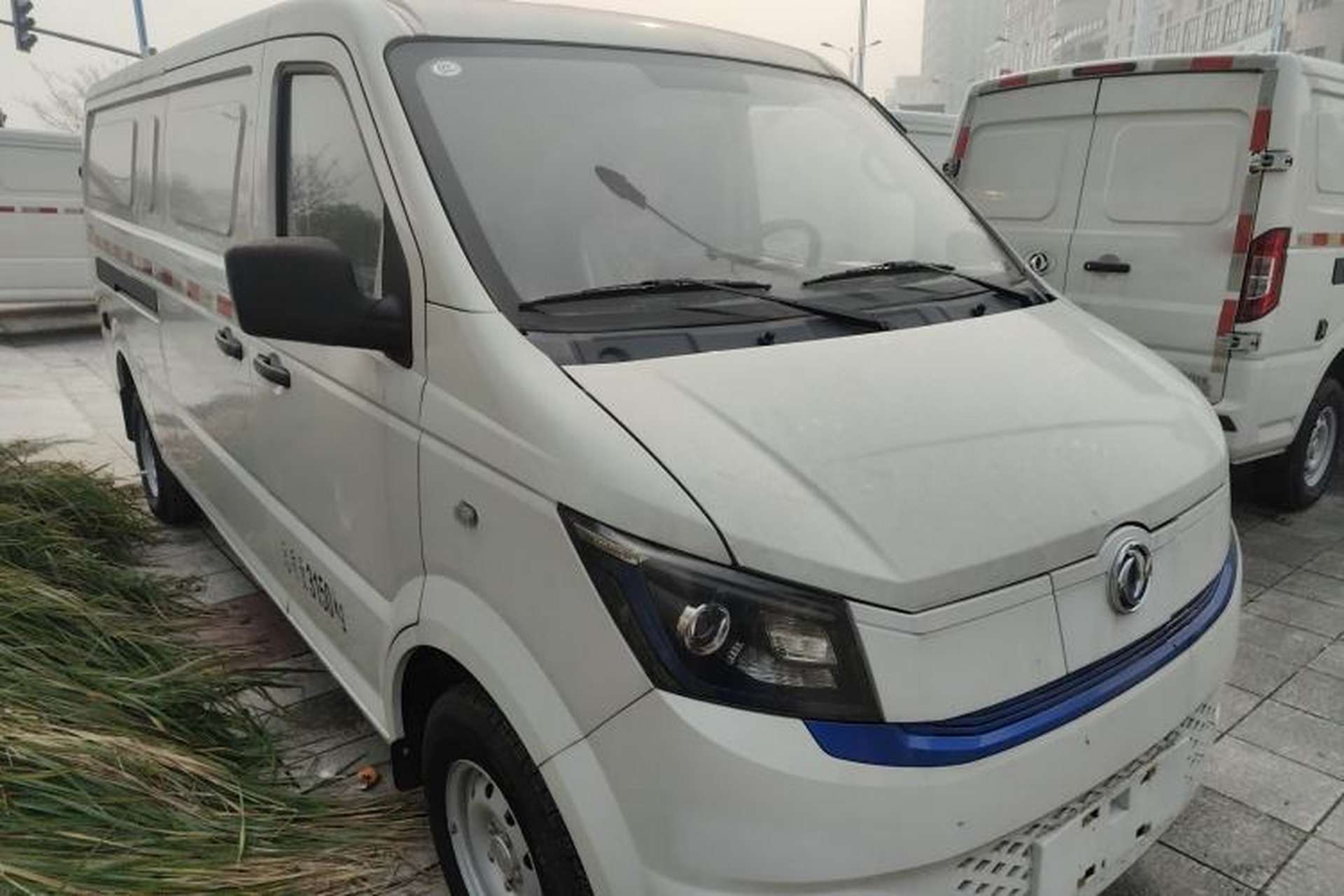 Used Dongfeng Yufeng EM27 2024 EM27L Eves Power 41.86 kWh Front Right 45 Deg