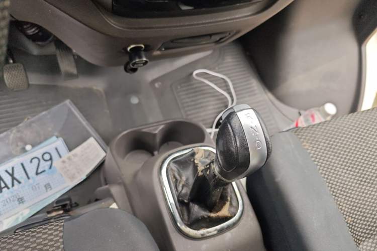 Used Dongfeng Yufeng EM27 2024 EM27 Henan Lithium Power 41.472 kWh Gear Lever