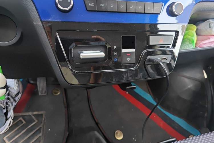 Used Dongfeng Yufeng EM27 2024 EM27 Henan Lithium Power 41.472 kWh Gear Lever