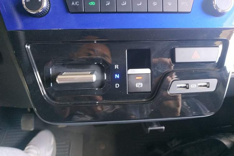 Used Dongfeng Yufeng EM27 2024 EM27L Henan Lidong 41.472 kWh Gear Lever