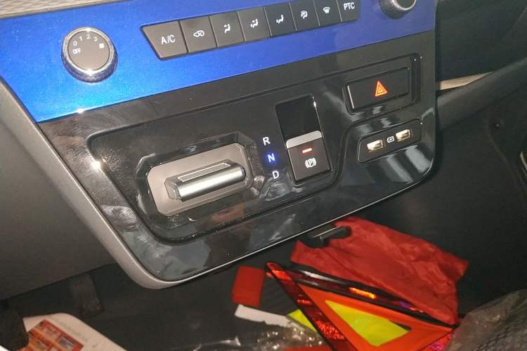 Used Dongfeng Yufeng EM27 2024 EM27L Henan Lidong 41.472 kWh Gear Lever