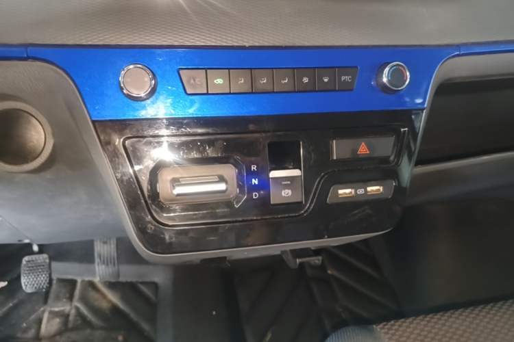 Used Dongfeng Yufeng EM27 2024 EM27 EVE Energy 41.86 kWh Gear Lever