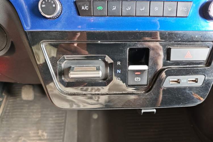 Used Dongfeng Yufeng EM27 2024 EM27 Henan Lithium Power 41.472 kWh Gear Lever