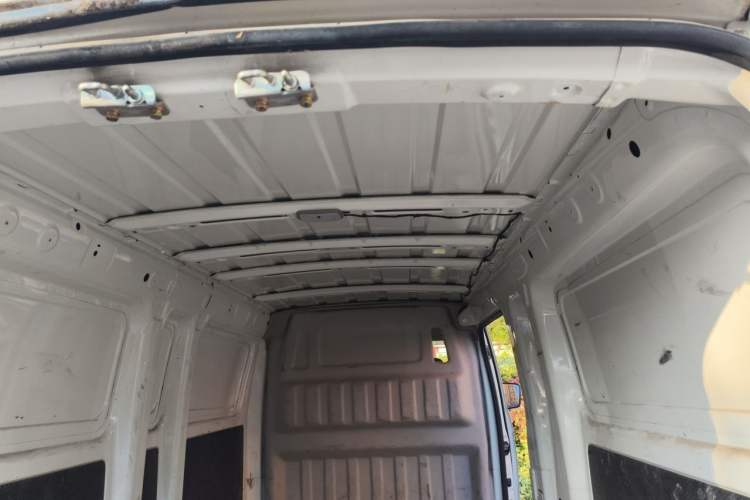 Used Dongfeng Yufeng EM27 2024 EM27L BYD CATL 41.86 kWh Headliner
