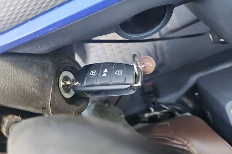 Used Dongfeng Yufeng EM27 2024 EM27L Eves Power 41.86 kWh Interior 1