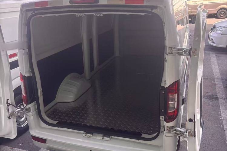 Used Dongfeng Yufeng EM27 2024 EM27L BYD CATL 41.86 kWh Interior 1