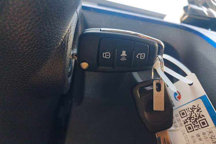 Used Dongfeng Yufeng EM27 2024 EM27L Eves Power 41.86 kWh Interior 1