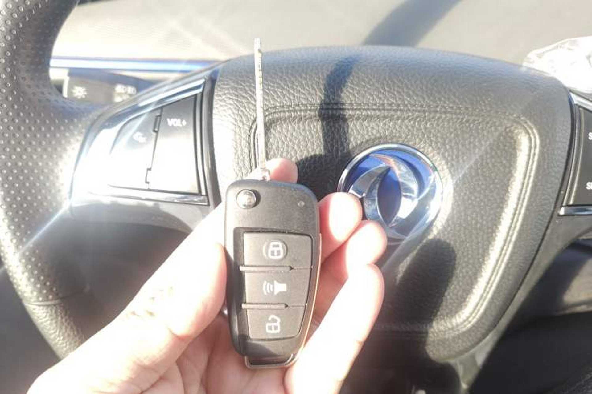 Used Dongfeng Yufeng EM27 2024 EM27L BYD CATL 41.86 kWh Interior 1